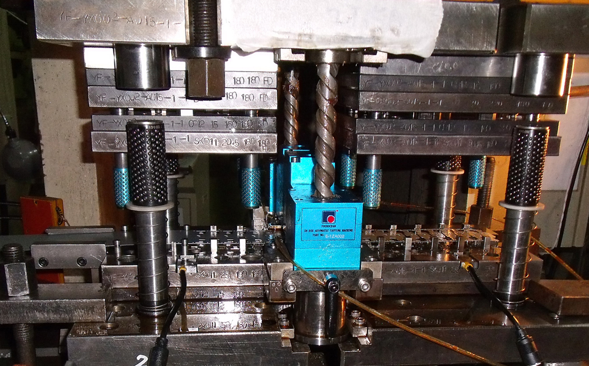 哪里有模內(nèi)攻牙機賣_機械類欄目