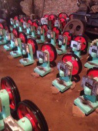 手動(dòng)搗機(jī) 電動(dòng)搗機(jī)產(chǎn)品圖片,手動(dòng)搗機(jī) 電動(dòng)搗機(jī)產(chǎn)品相冊(cè) - 河北省東光縣新鑫沖壓機(jī)械設(shè)備廠 - 九正